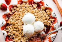 Easy One Bowl Strawberry Rhubarb Crumble