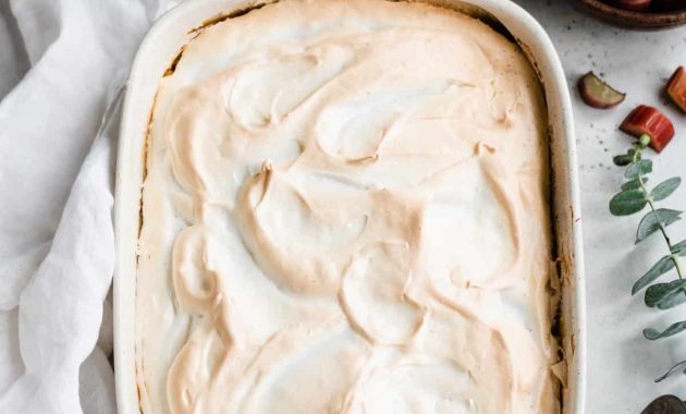 Rhubarb Crumble Cake