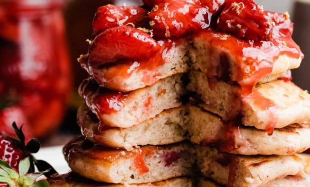 Fluffy Strawberry Pancakes with Speedy Strawberry Compote