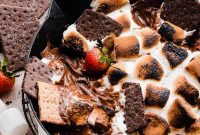 Simple 15 Minute Skillet Smores Dip