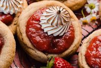 Strawberry Rhubarb Crumble Cookies