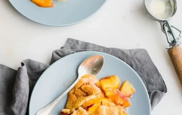 Effortless Vegan Peach Cobbler