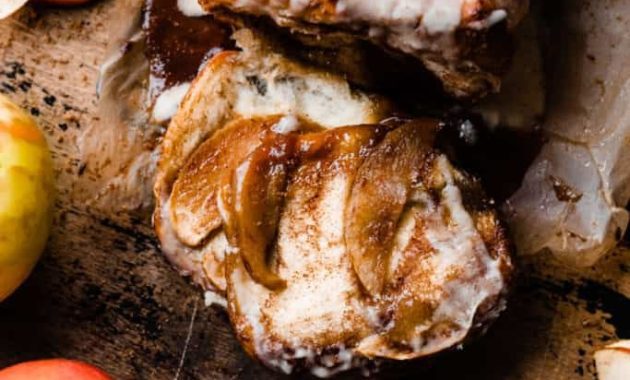 Gooey Caramel Apple Monkey Bread