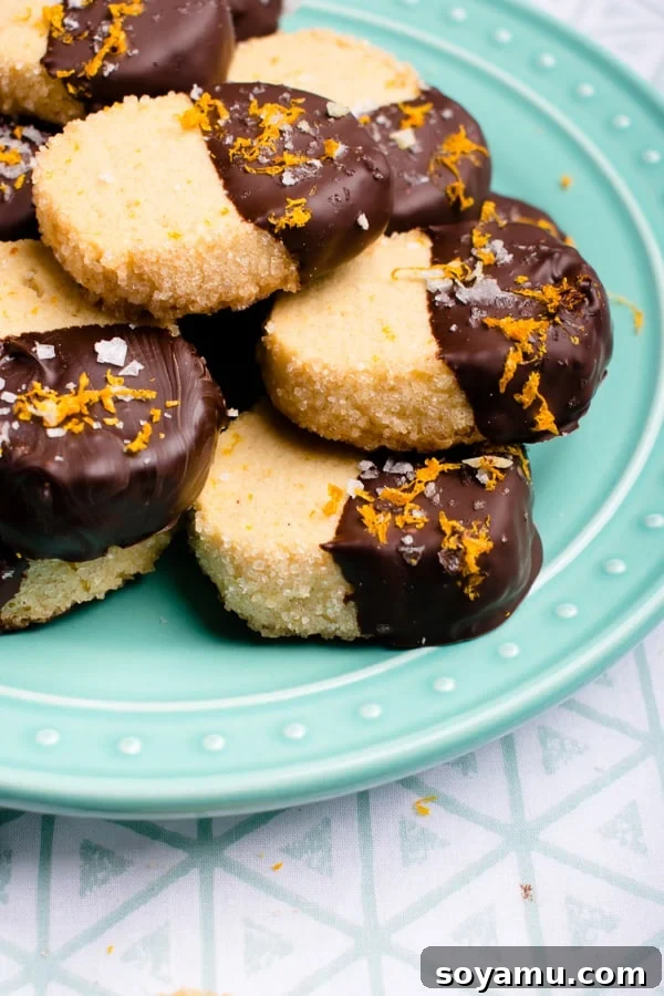 Perfectly baked salted dark chocolate orange shortbread cookies Salted dark chocolate orange shortbread cookies with crisp edges and chocolate dip