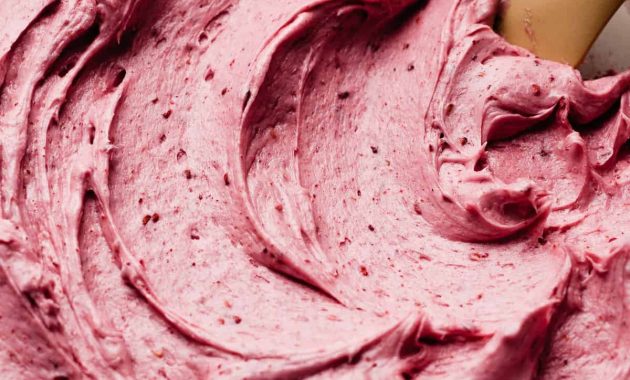10-Minute Raspberry Frosting for Cakes and Cupcakes
